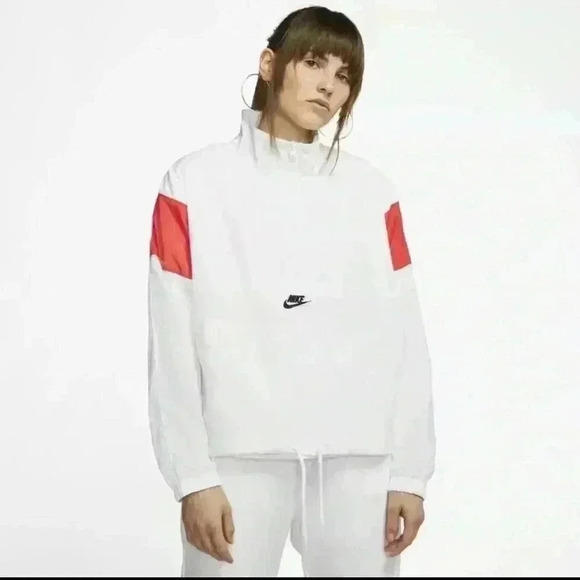 Nike Women’s Windbreaker Size Small - Picture 1 of 9
